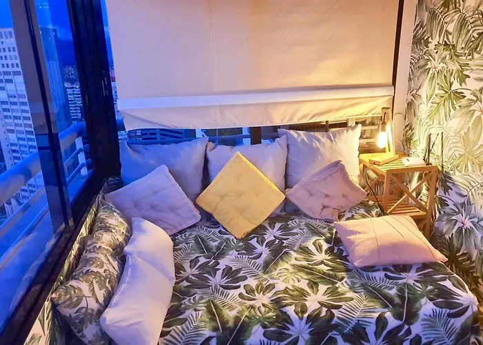 With Panoramic Sea & Mountain Views - شقة بينايدورم