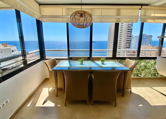 With Panoramic Sea & Mountain Views - شقة بينايدورم