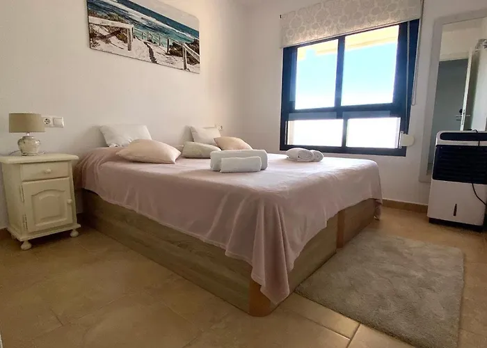 With Panoramic Sea & Mountain Views - شقة *