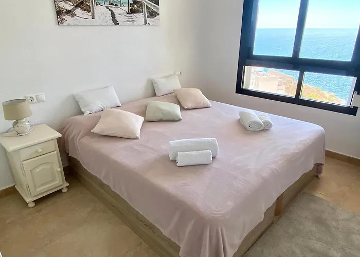 With Panoramic Sea & Mountain Views - شقة بينايدورم
