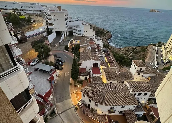 With Panoramic Sea & Mountain Views - شقة بينايدورم